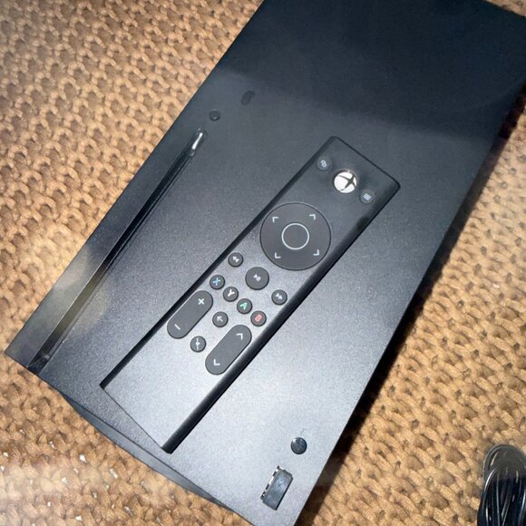 Xbox Series X Bundle w/ 2TB Seagate SSD, Remote & Accessories - Picture 4 of 7